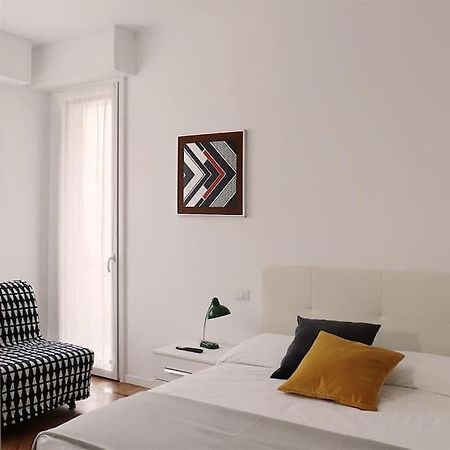 Bilocale Metro 4 Blu Frattini - Airport Linate Apartment Milano Exterior foto