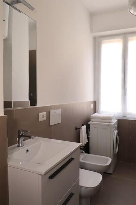 Bilocale Metro 4 Blu Frattini - Airport Linate Apartment Milano Exterior foto