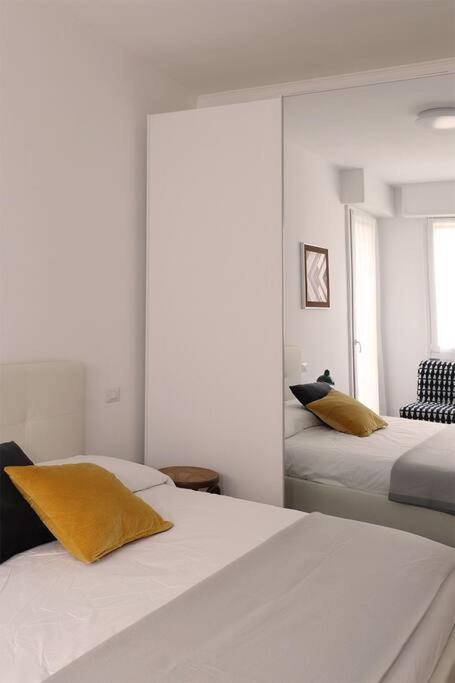 Bilocale Metro 4 Blu Frattini - Airport Linate Apartment Milano Exterior foto